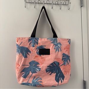 ALOHA Collection Rare Limited Special Edition The Laylow Day Tripper Tote Pink